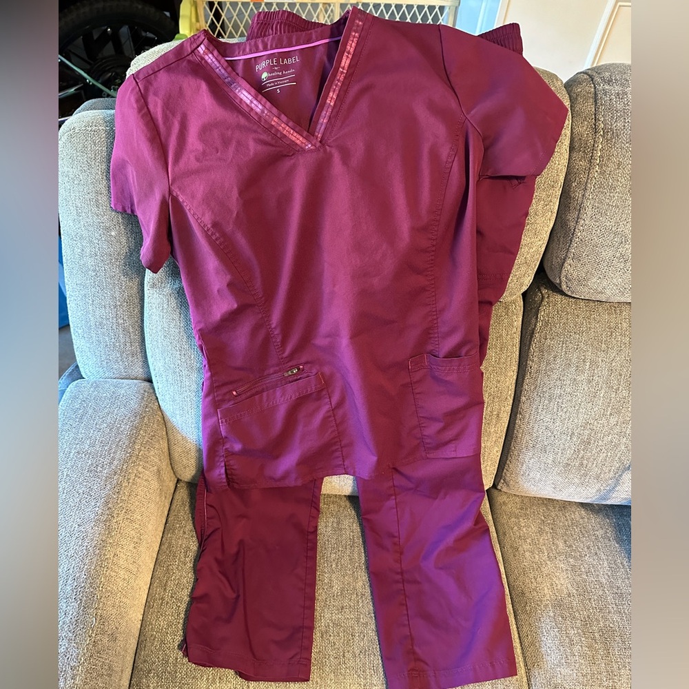 Healing hands purple label wine scrubs size small